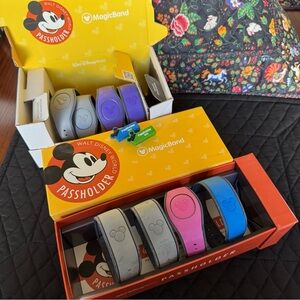 Disney Parks Magic Bands Lot Of  8 Used/Linked With Original Boxes Sliders 2014